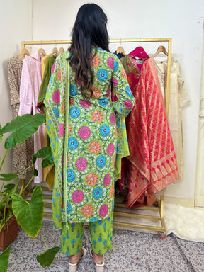 Green Floral Printed Cotton Straight Fit Kurta Set
